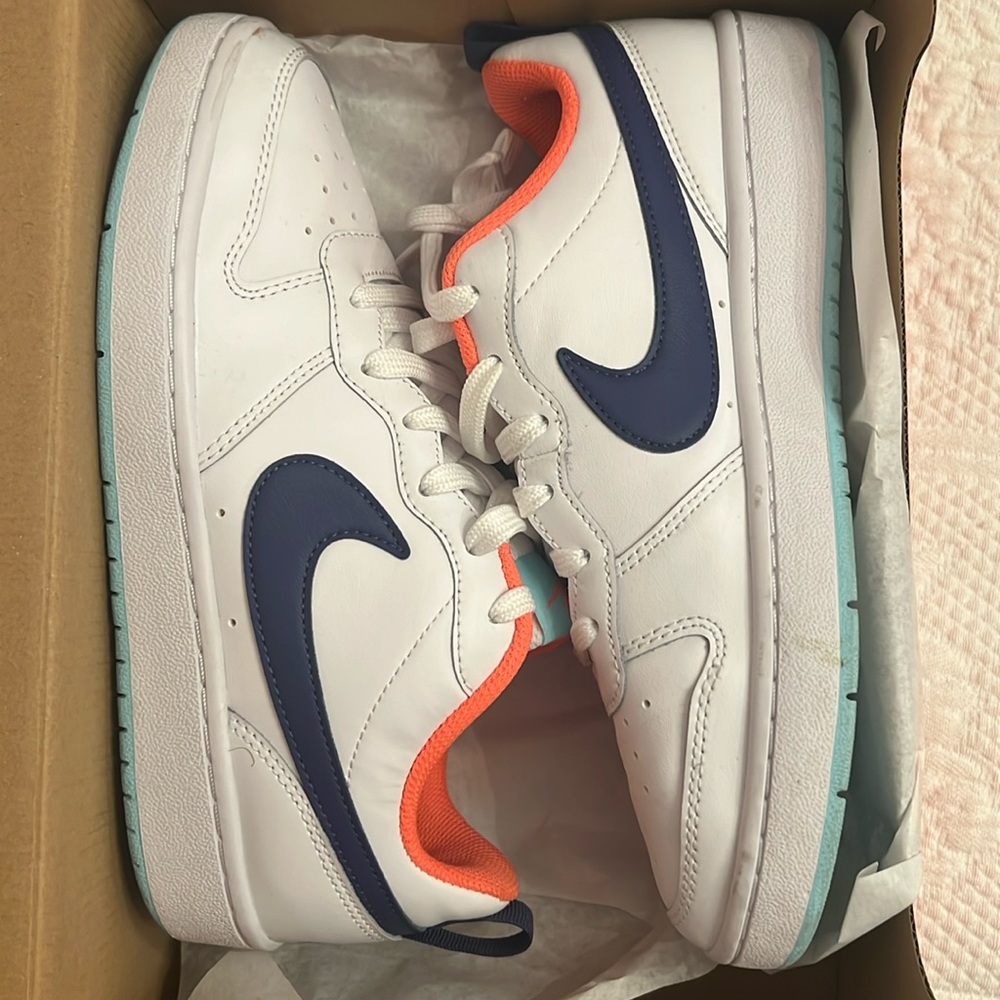 Nike Court Borough Low 2